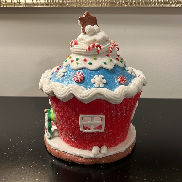 Light Up Gingerbread House - Picture 4 of 11